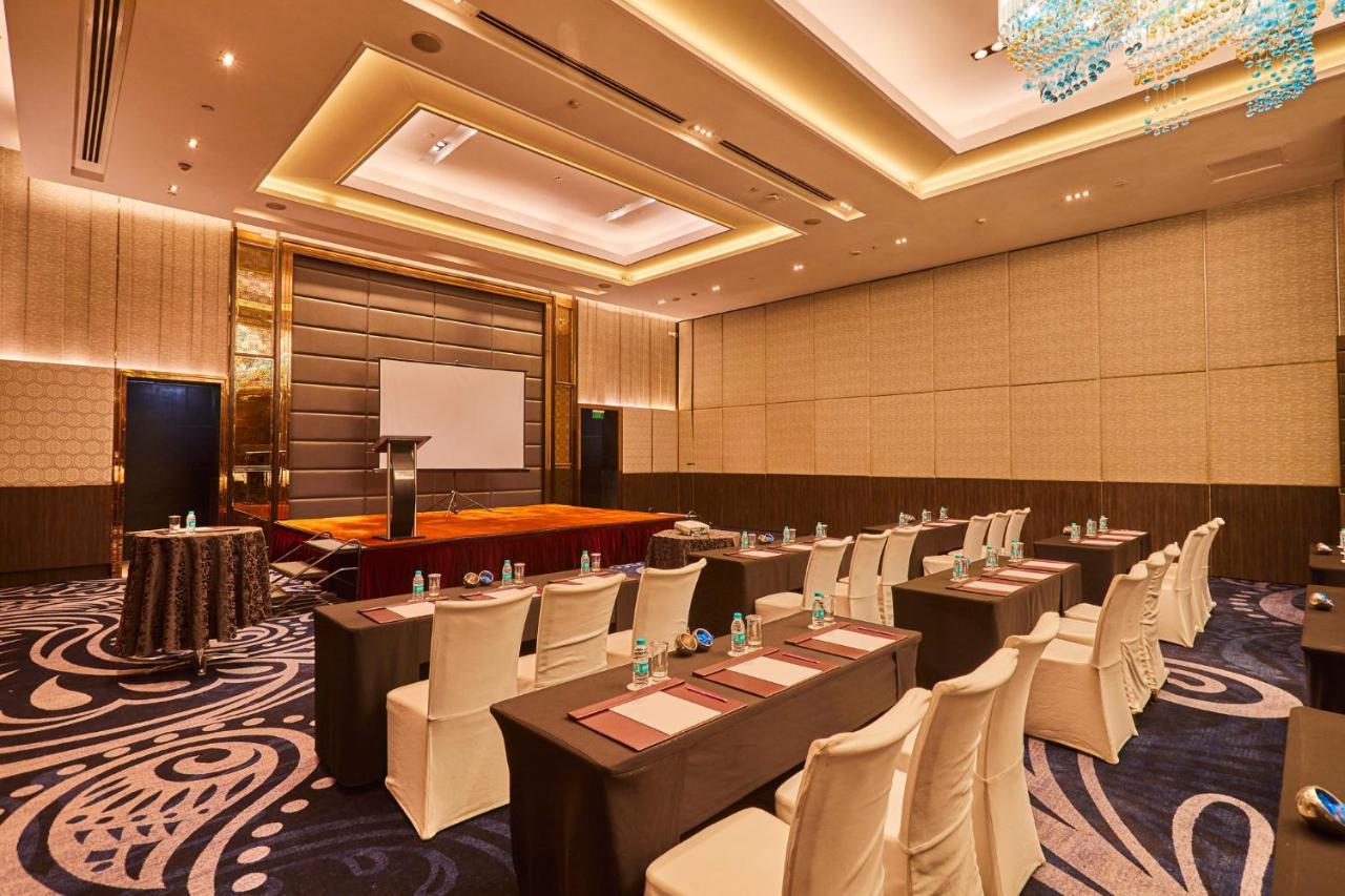 Hotel Crowne Plaza New Delhi Rohini By Ihg Extérieur photo